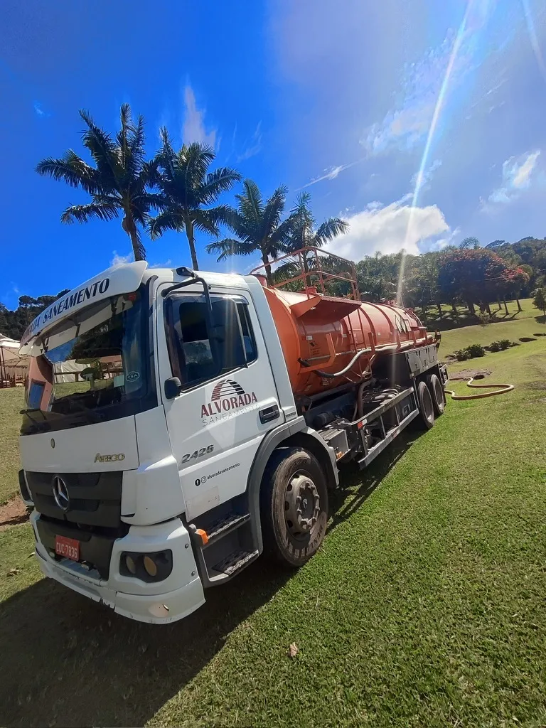 Caminhão auto vácuo Alvorada Saneamento